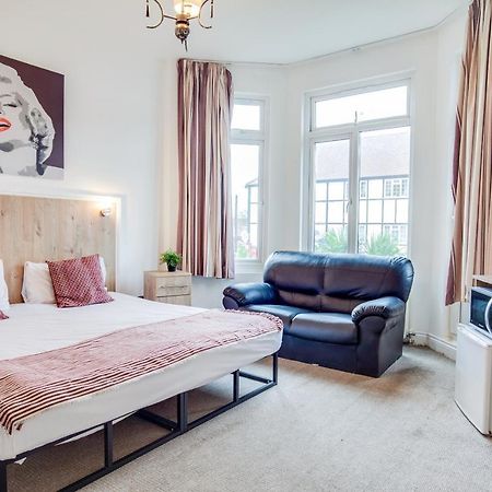 Oyo Tamtam Acton Hotel 伦敦 外观 照片