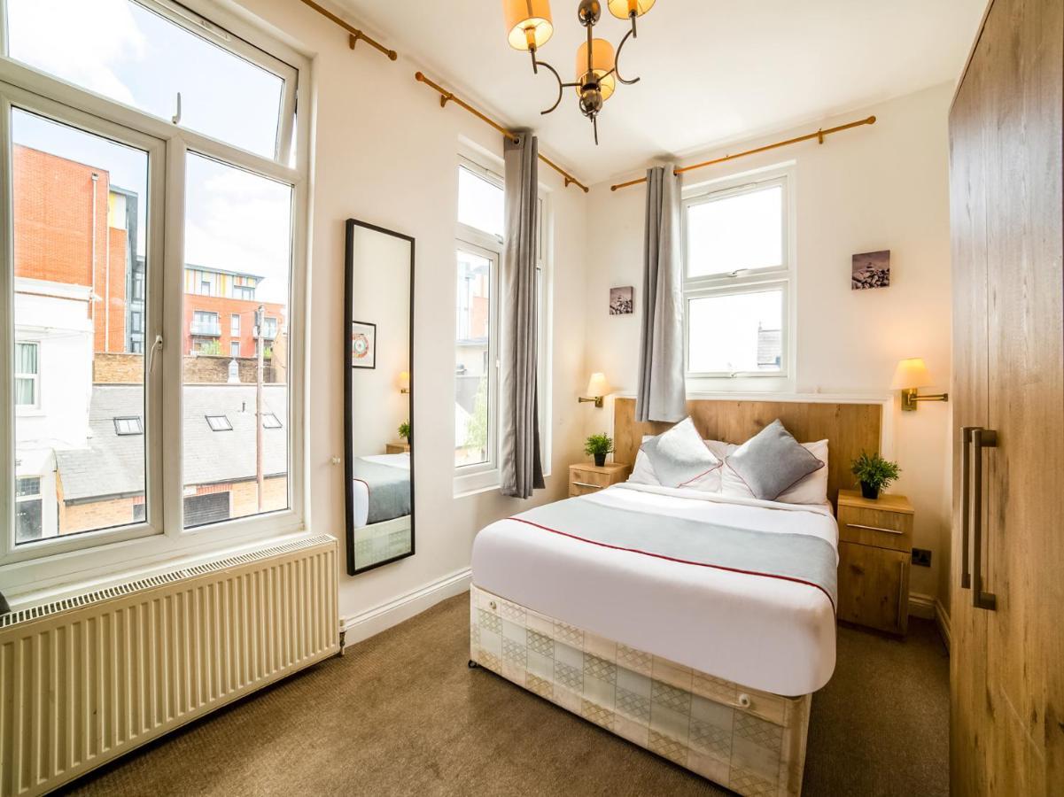 Oyo Tamtam Acton Hotel 伦敦 外观 照片
