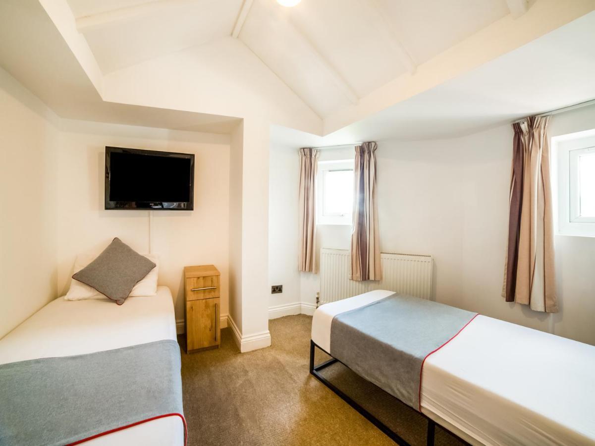Oyo Tamtam Acton Hotel 伦敦 外观 照片