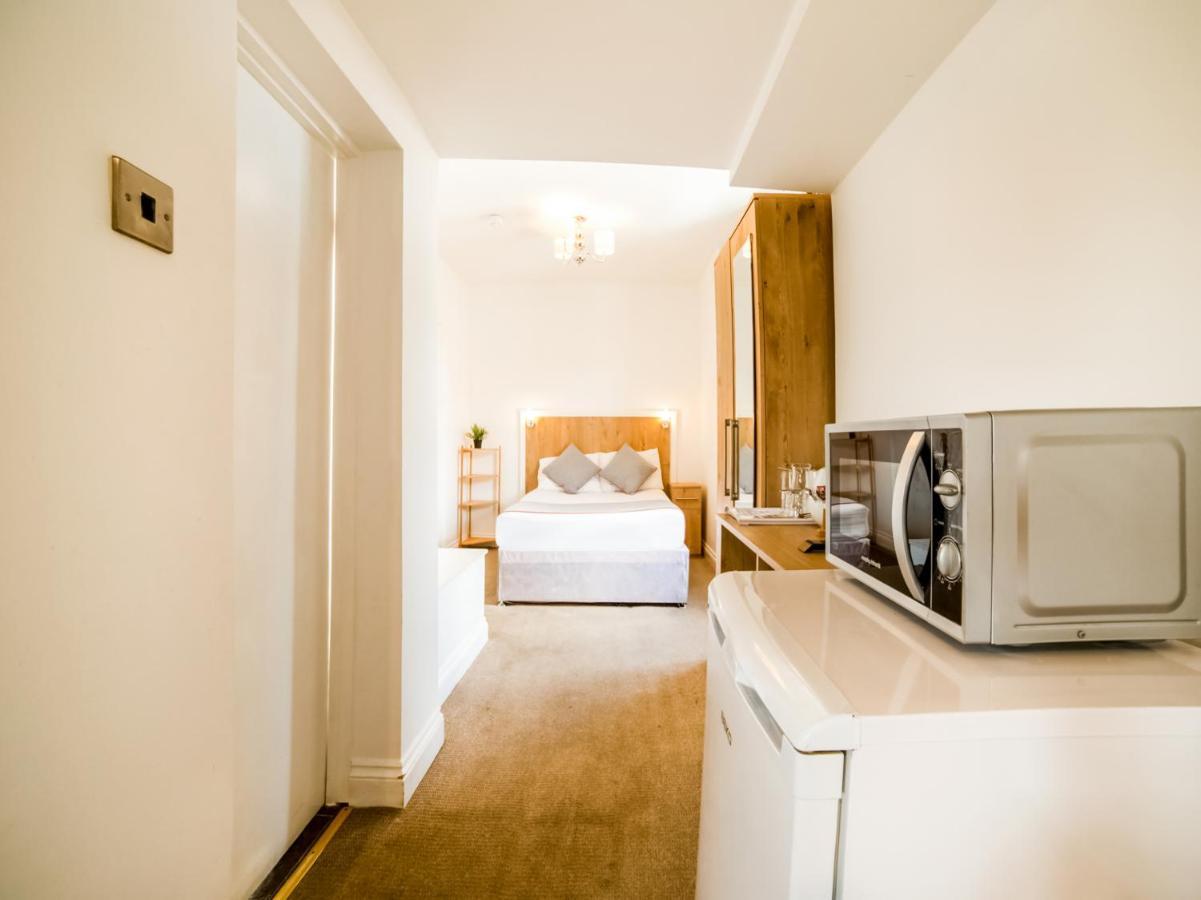 Oyo Tamtam Acton Hotel 伦敦 外观 照片
