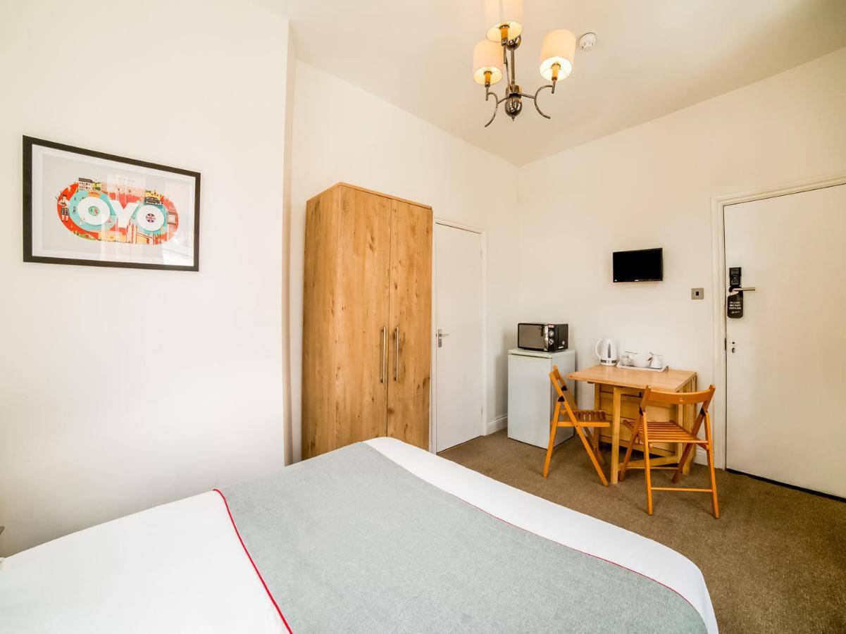 Oyo Tamtam Acton Hotel 伦敦 外观 照片