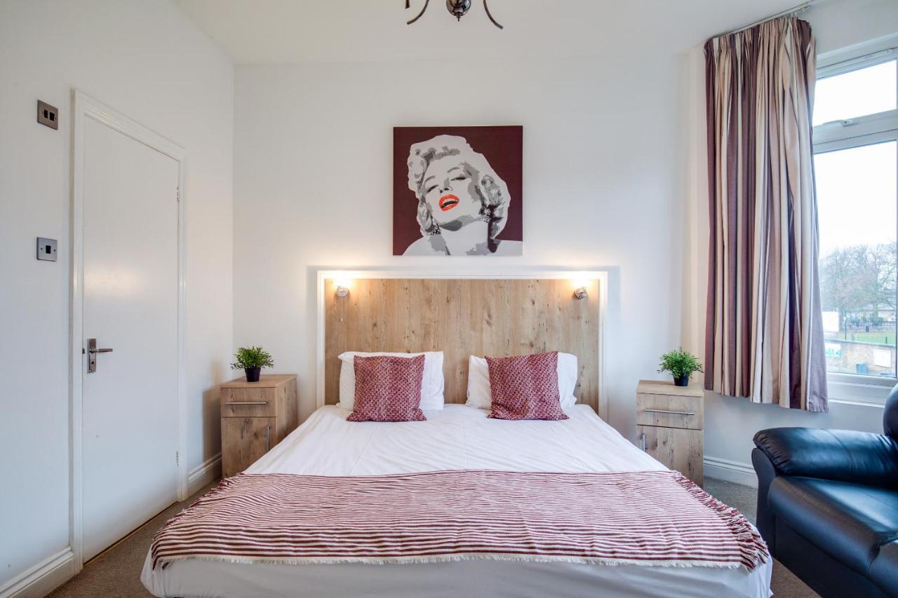 Oyo Tamtam Acton Hotel 伦敦 外观 照片
