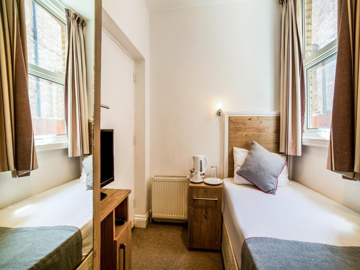 Oyo Tamtam Acton Hotel 伦敦 外观 照片