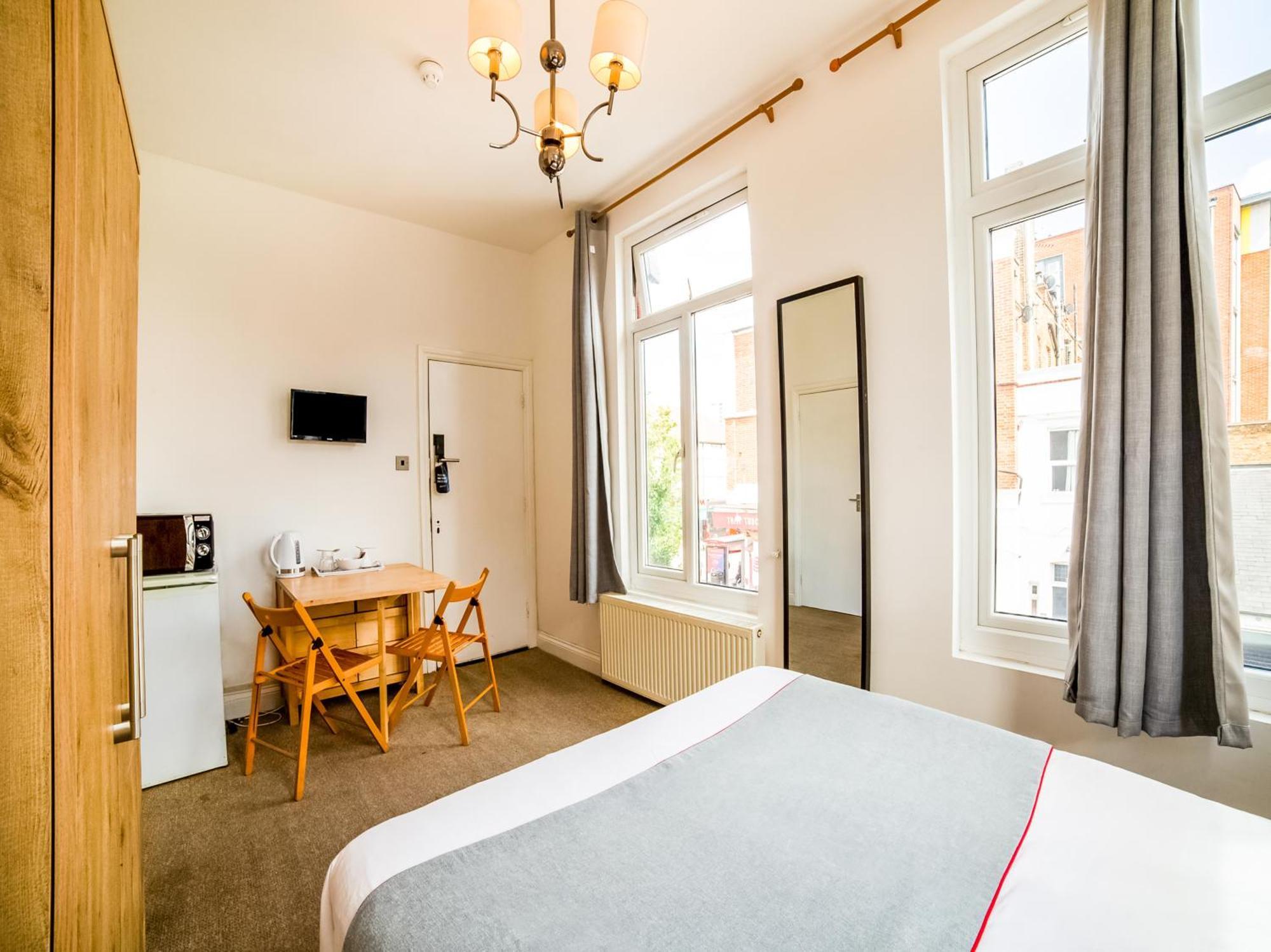 Oyo Tamtam Acton Hotel 伦敦 外观 照片