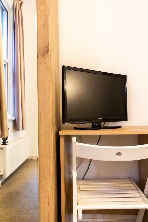 Oyo Tamtam Acton Hotel 伦敦 外观 照片