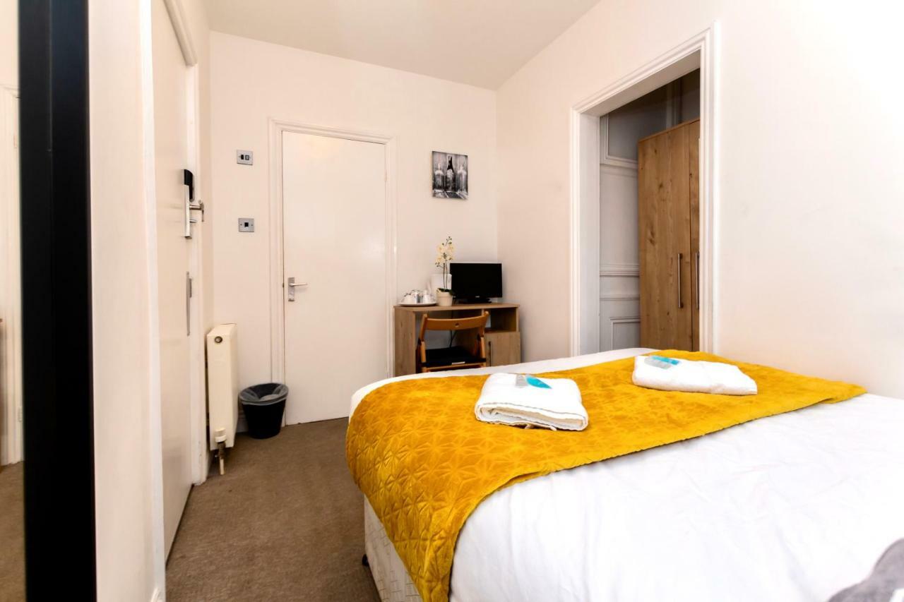Oyo Tamtam Acton Hotel 伦敦 外观 照片