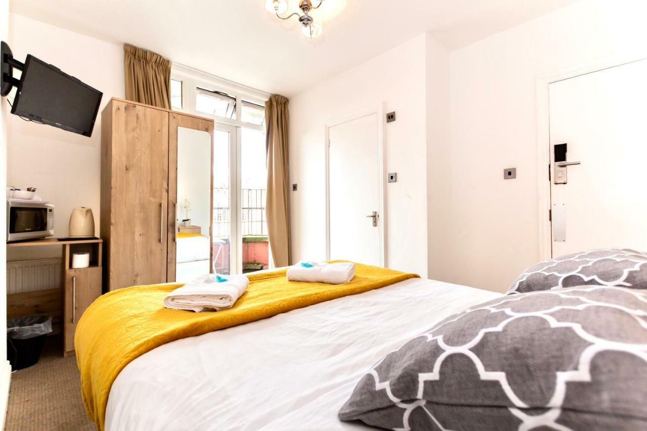 Oyo Tamtam Acton Hotel 伦敦 外观 照片
