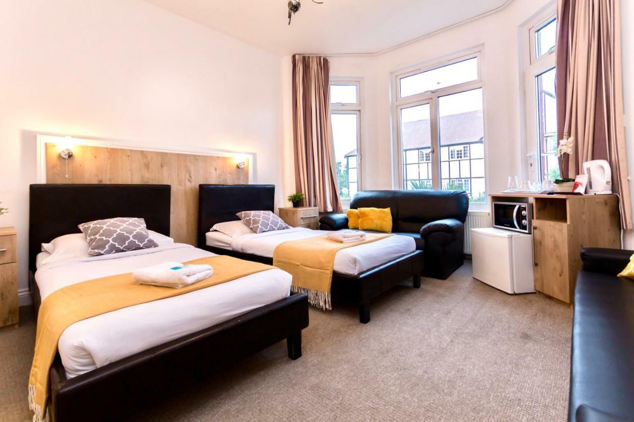 Oyo Tamtam Acton Hotel 伦敦 外观 照片