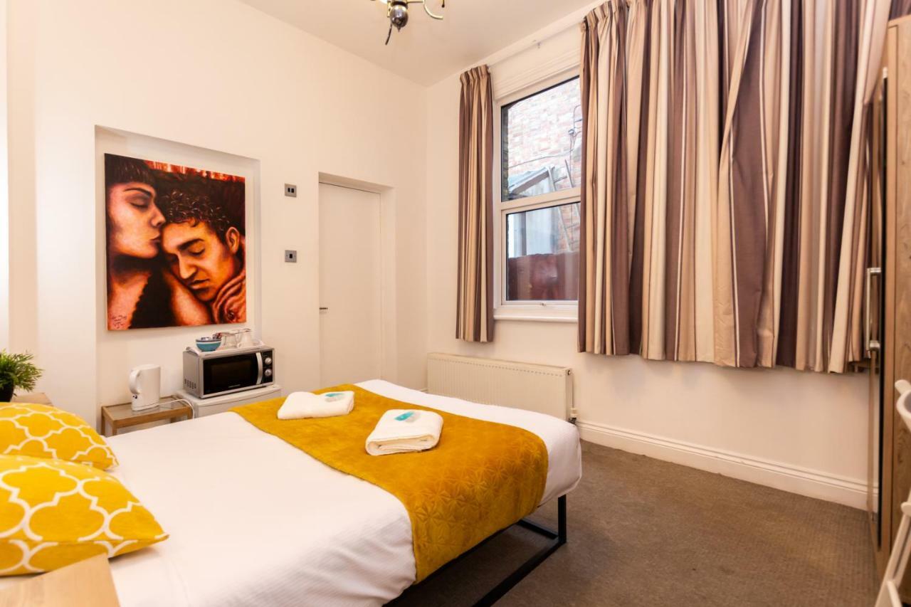 Oyo Tamtam Acton Hotel 伦敦 外观 照片