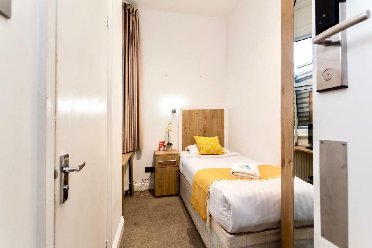 Oyo Tamtam Acton Hotel 伦敦 外观 照片