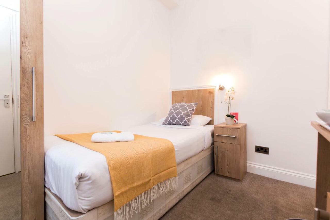 Oyo Tamtam Acton Hotel 伦敦 外观 照片
