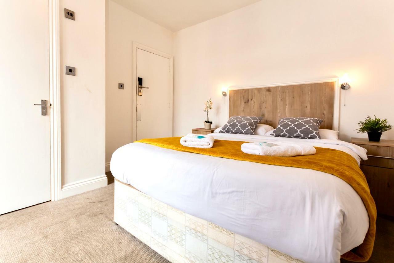 Oyo Tamtam Acton Hotel 伦敦 外观 照片
