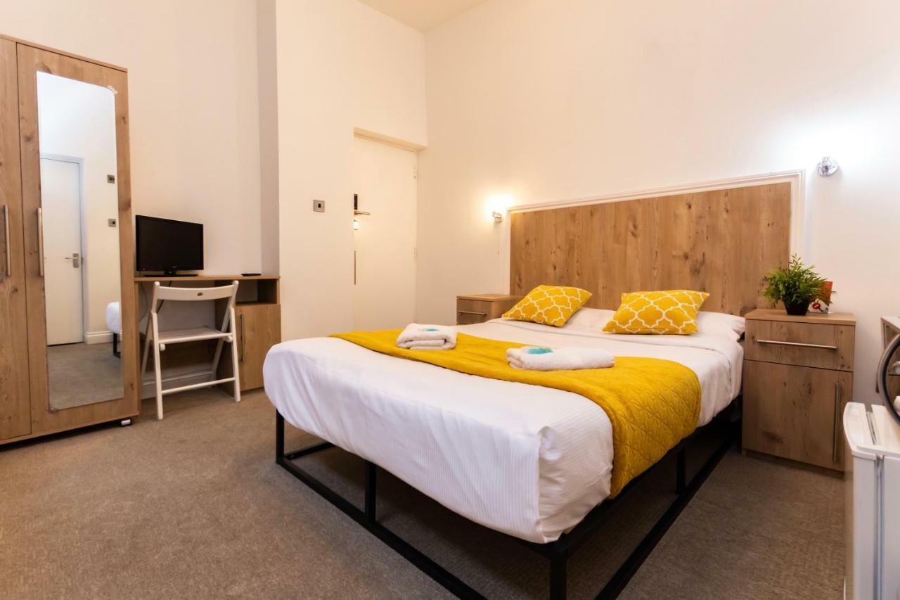 Oyo Tamtam Acton Hotel 伦敦 外观 照片