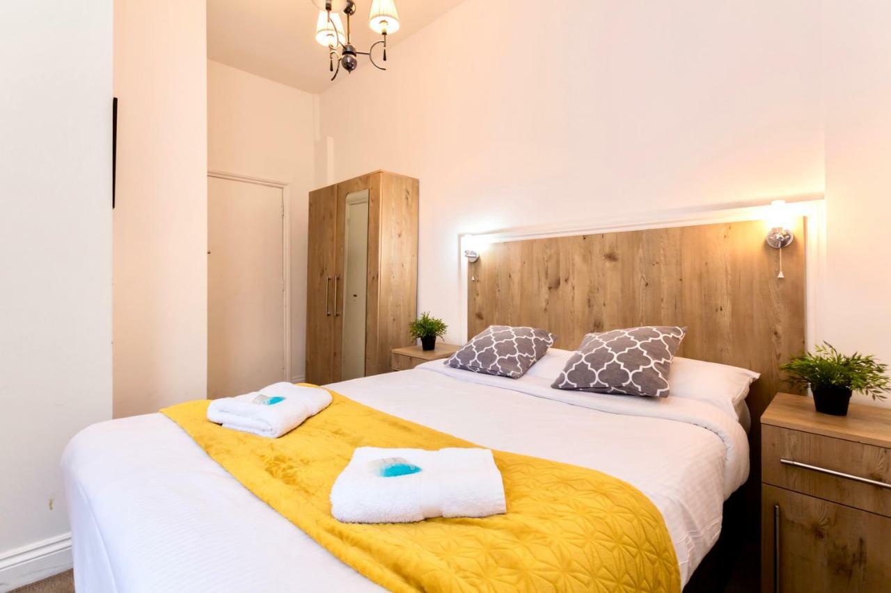 Oyo Tamtam Acton Hotel 伦敦 外观 照片